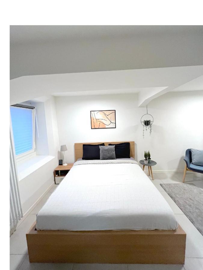 The Hidden Studio; Comfy & Close To The